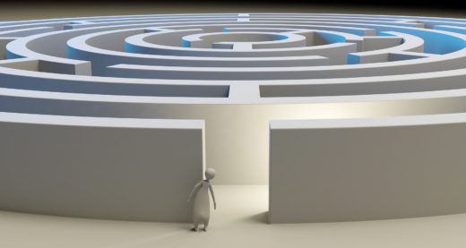 Hahmo astumassa sisään ympyrän muotoiseen labyrinttiin.