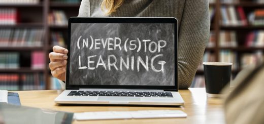 Tietokone jonka ruudulla teksti Never stop learning